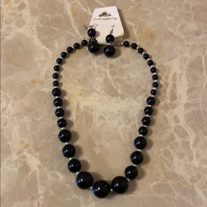 Beautiful necklace & earring set